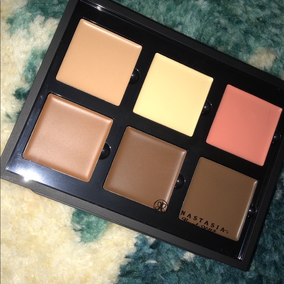 Anastasia Beverly Hills Contour Kit - Picture 1 of 2